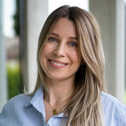 Frau Jacqueline Peterka